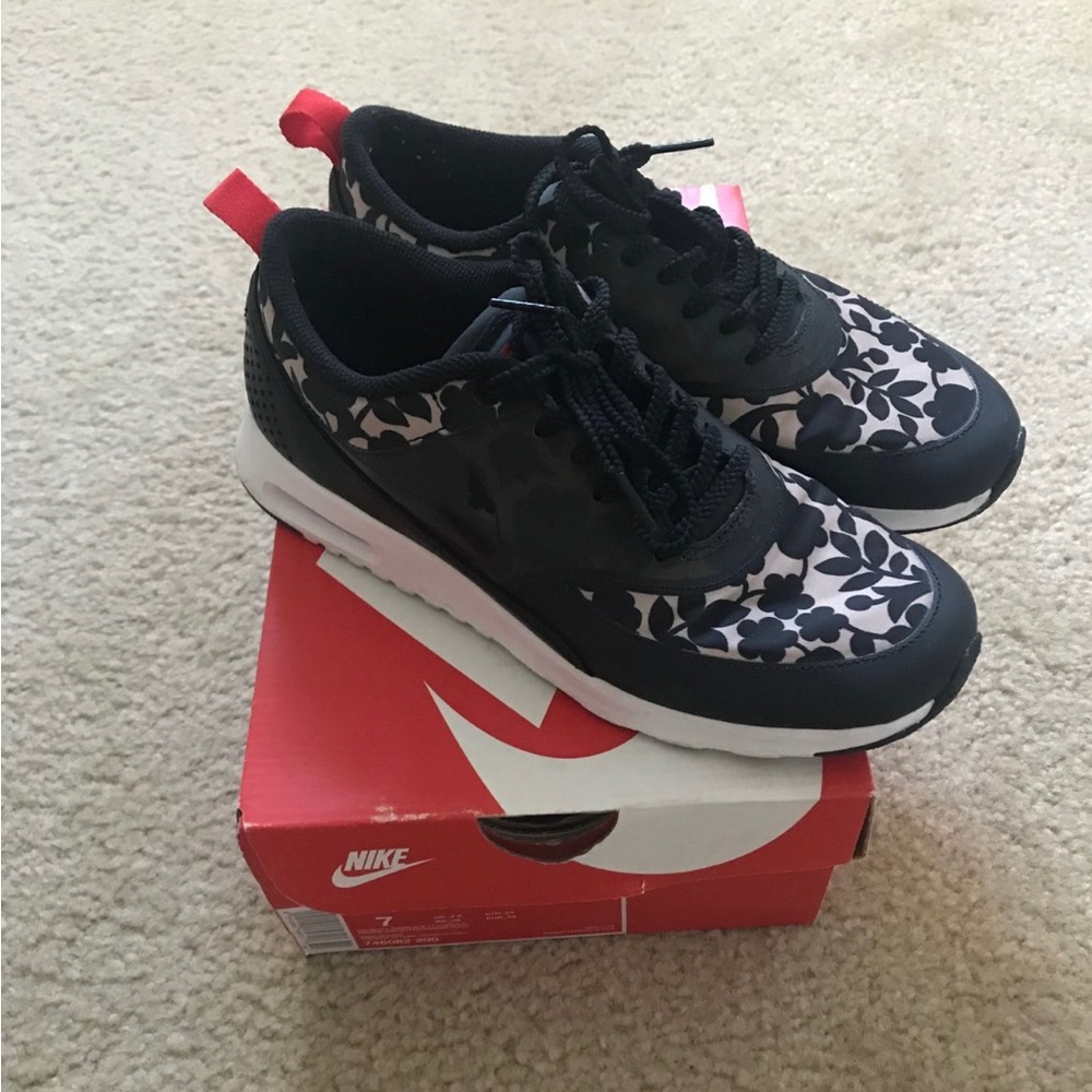 Nike Women’s Air Max Thea Lib QS sz. 7 Sneakers - Picture 3 of 5
